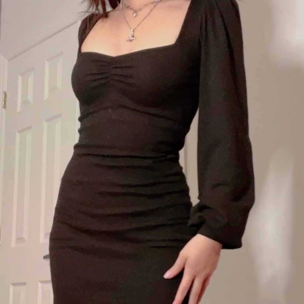 Lantern sleeve mini bodycon dress